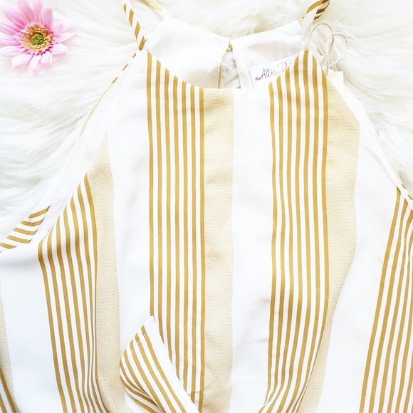 Stripe Halter Tie Front Romper 💕 - Picture 5 of 5